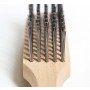 Brosse métallique robuste en acier avec manche en bois de hêtre