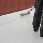 Etanchéité liquide mono composant pour des surfaces verticales et horizontales
